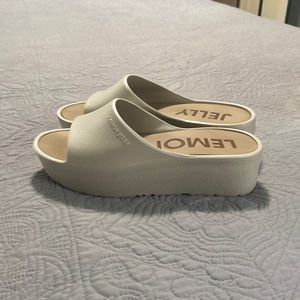 Lemon Jelly wedge slides